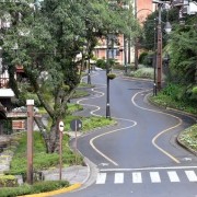 PACOTE GRAMADO E CANELA COM PARQUE DA FERRADURA & PLATAFORMA SKY GLASS - rua-torta-em-gramado