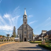 PACOTE GRAMADO,CANELA & NOVA PETRÓPOLIS COM MUSEU DO EGITO, PARQUE DO CARACOL E LABIRINTO VERDE - shutterstock_669860821
